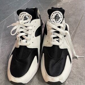 Nike “Huarache”, Black and White, Size US13
